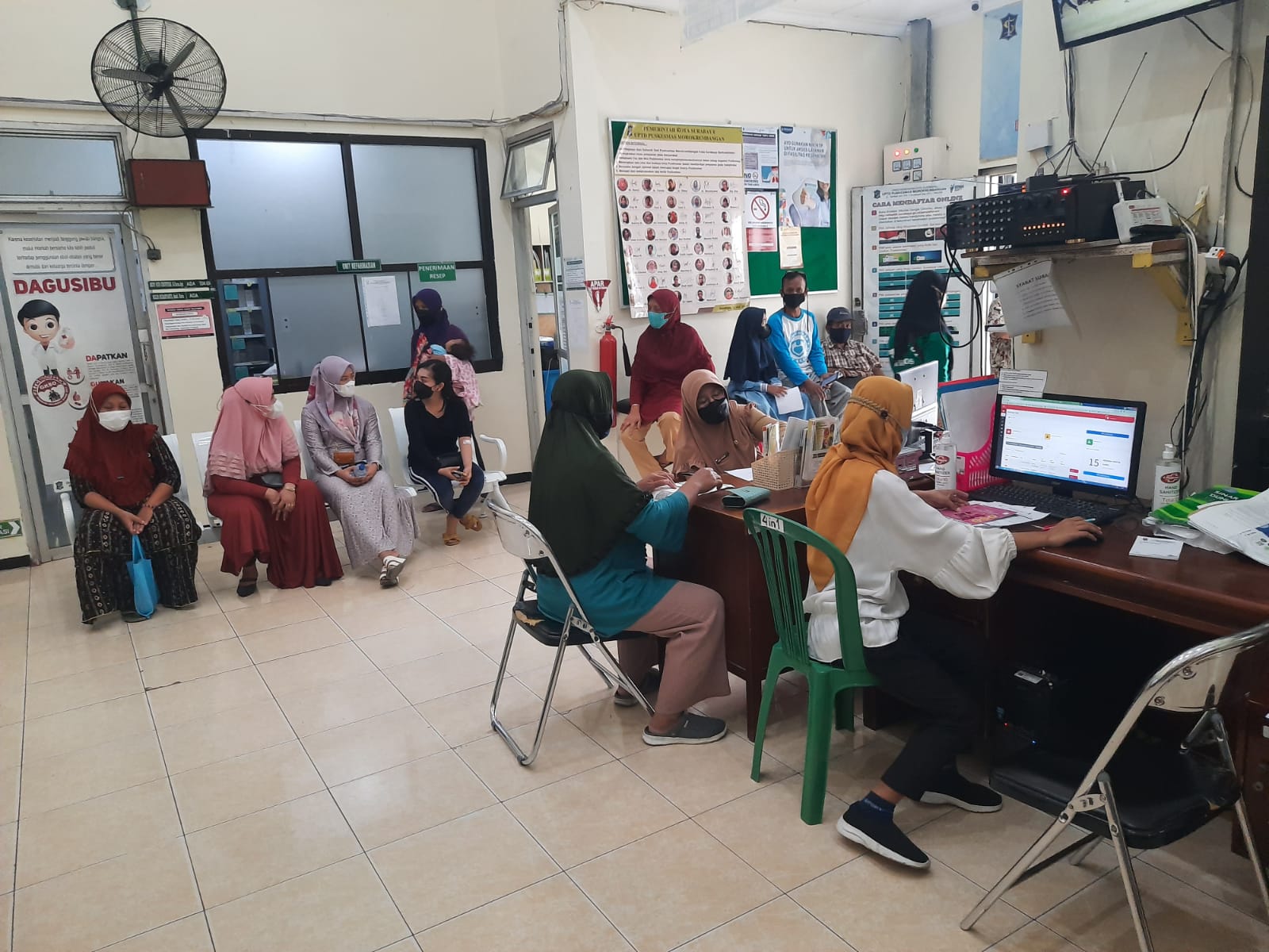 Polsek Krembangan Laksanakan Pengamanan Kegiatan Vaksinasi, Terpantau Situasi Aman dan Terkendali