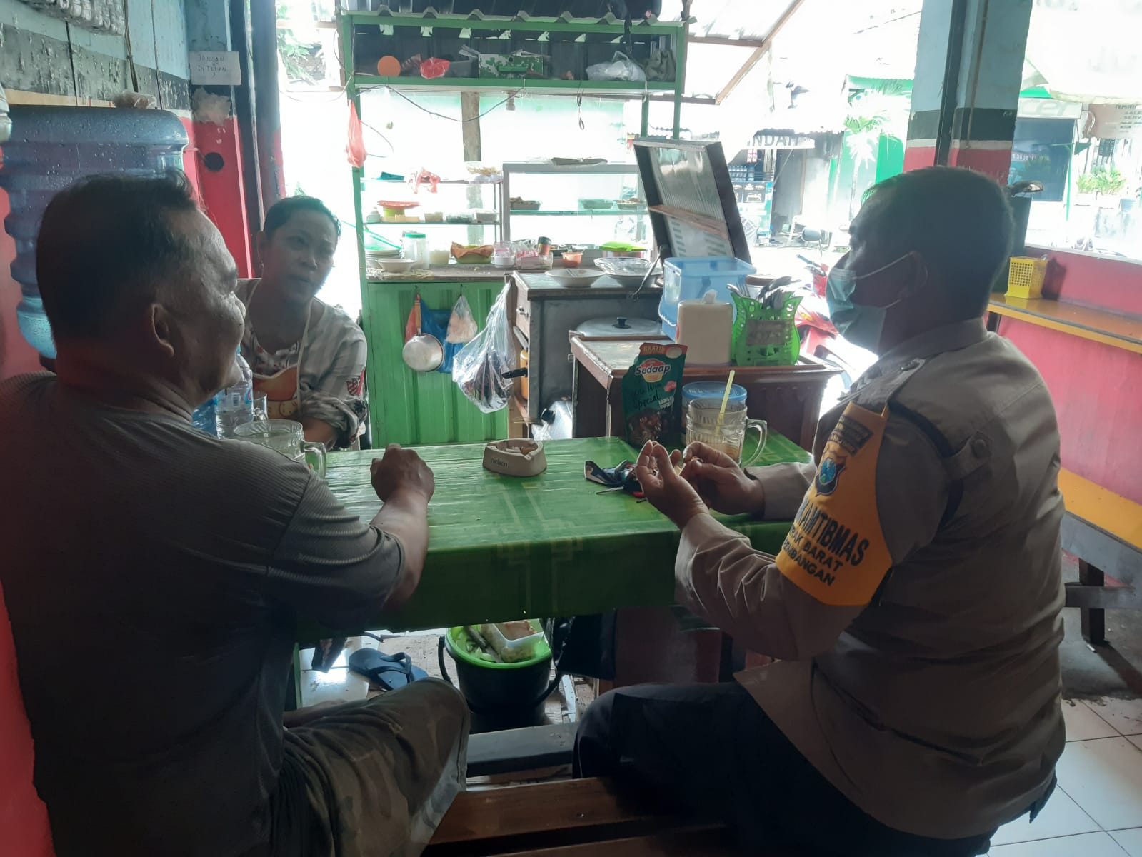 Bhabinkamtibmas Perak Barat Laksanakan Sambang Ke Masyarakat, Sampaikan Himbauan Harkamtibmas