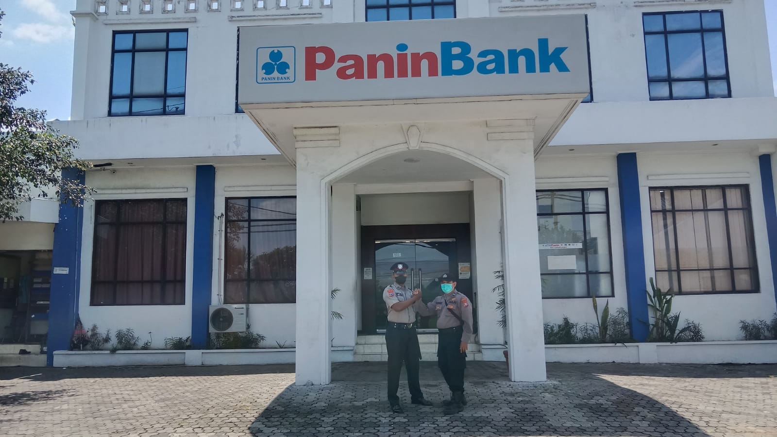 Polsek Asemrowo Lakukan Patroli Pengamanan di Bank, Waspada Adanya Tindak Kriminal 3C