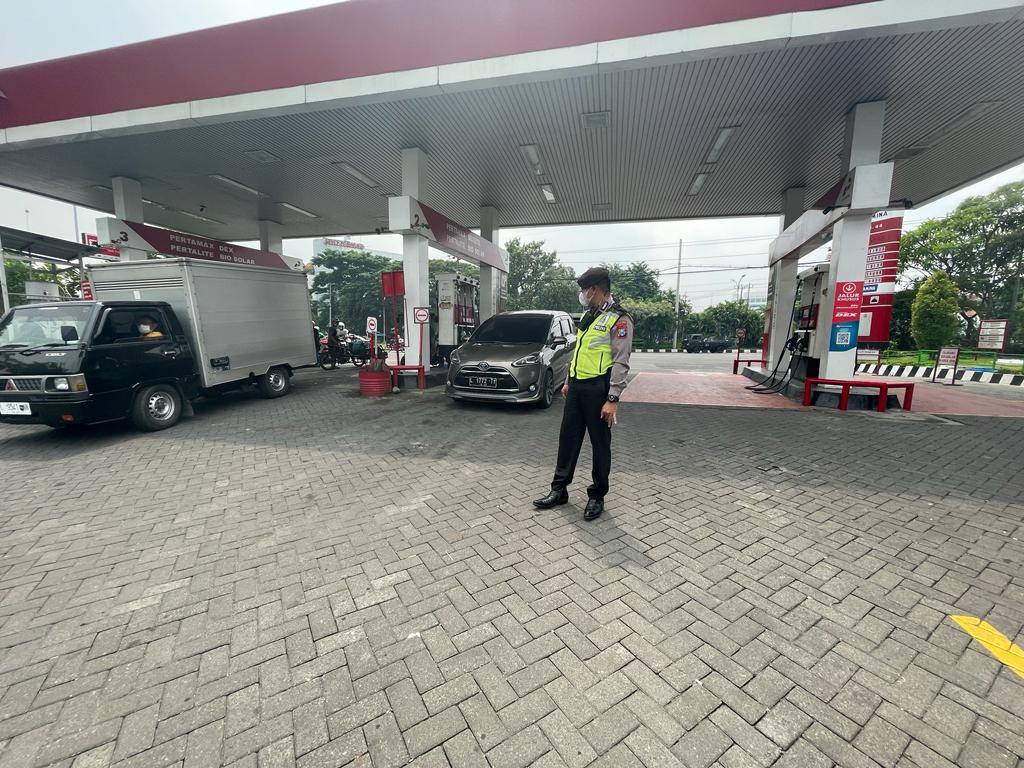 Personil Polsek Pabean Cantikan Lakukan Patroli Keamanan di SPBU, Ingatkan Petugas Untuk Selalu Waspada