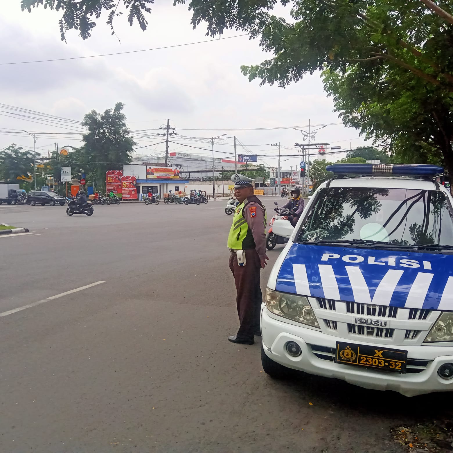 Polsek Krembangan Laksanakan Pemantauan di Jalan Dupak Demak, Antisipasi Adanya Kemacetan