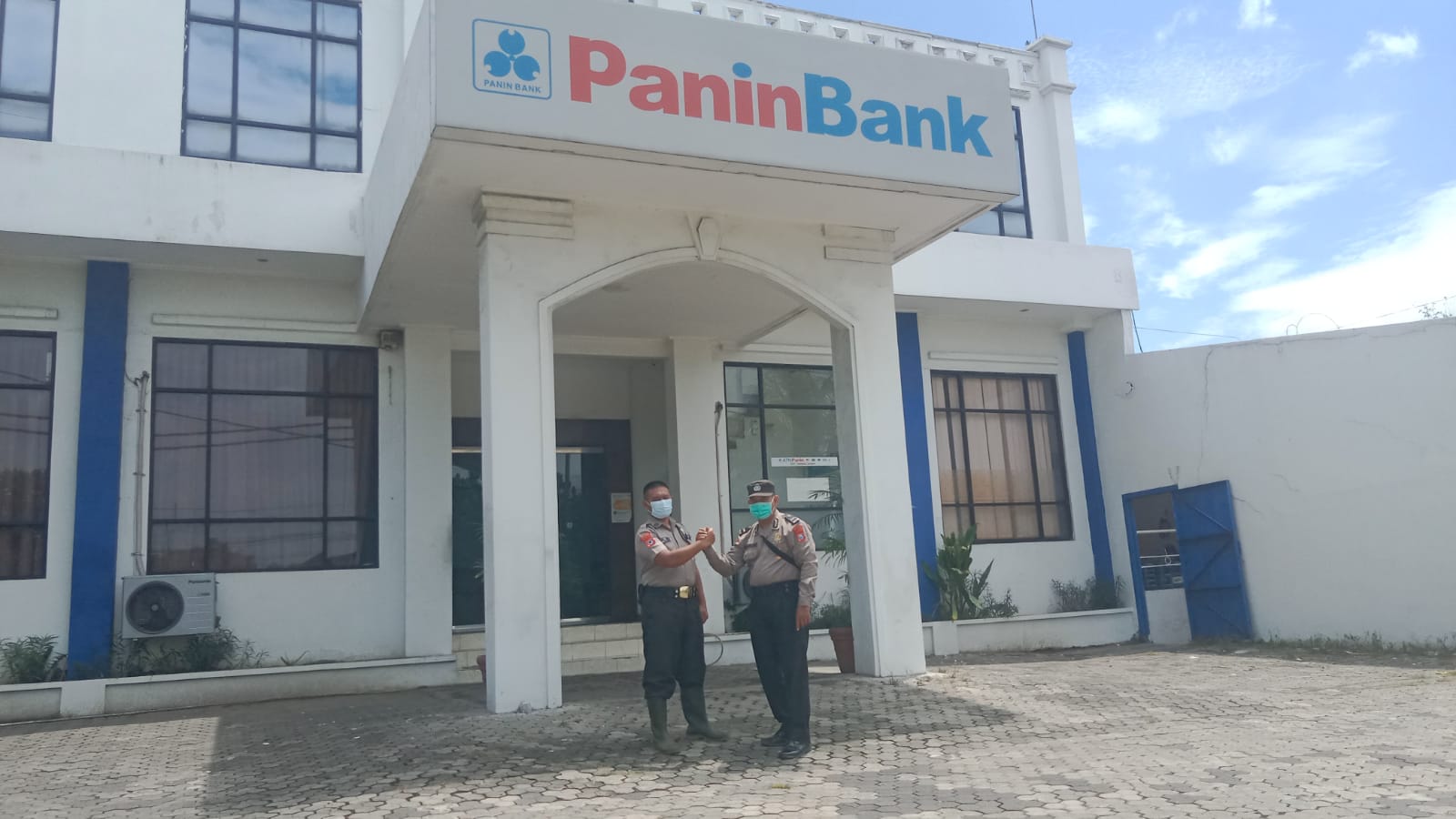 Sambang Ke Bank Panin, Personil Polsek Asemrowo Lakukan Patroli Keamanan Jambret dan 3C