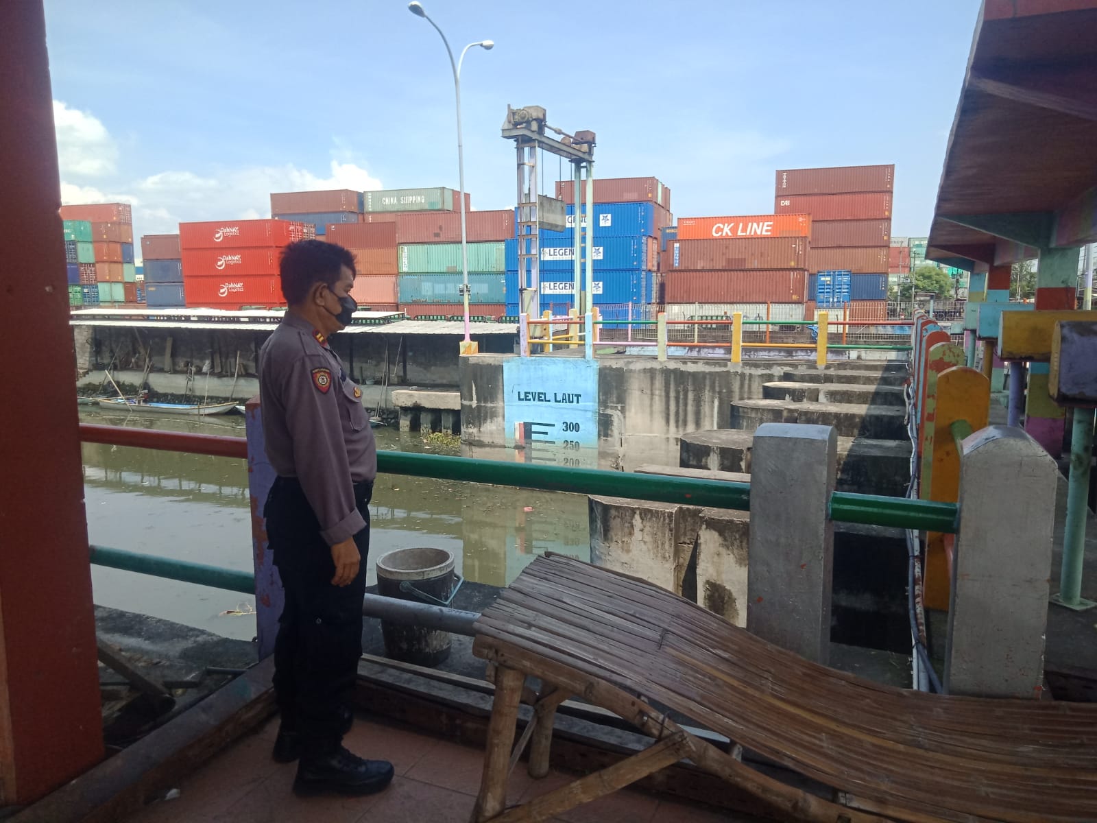 Polsek Asemrowo Laksanakan Giat Kontrol Pintu Air dan Sungai Terpantau Situasi Kondsusif dan Dalam Batas Normal