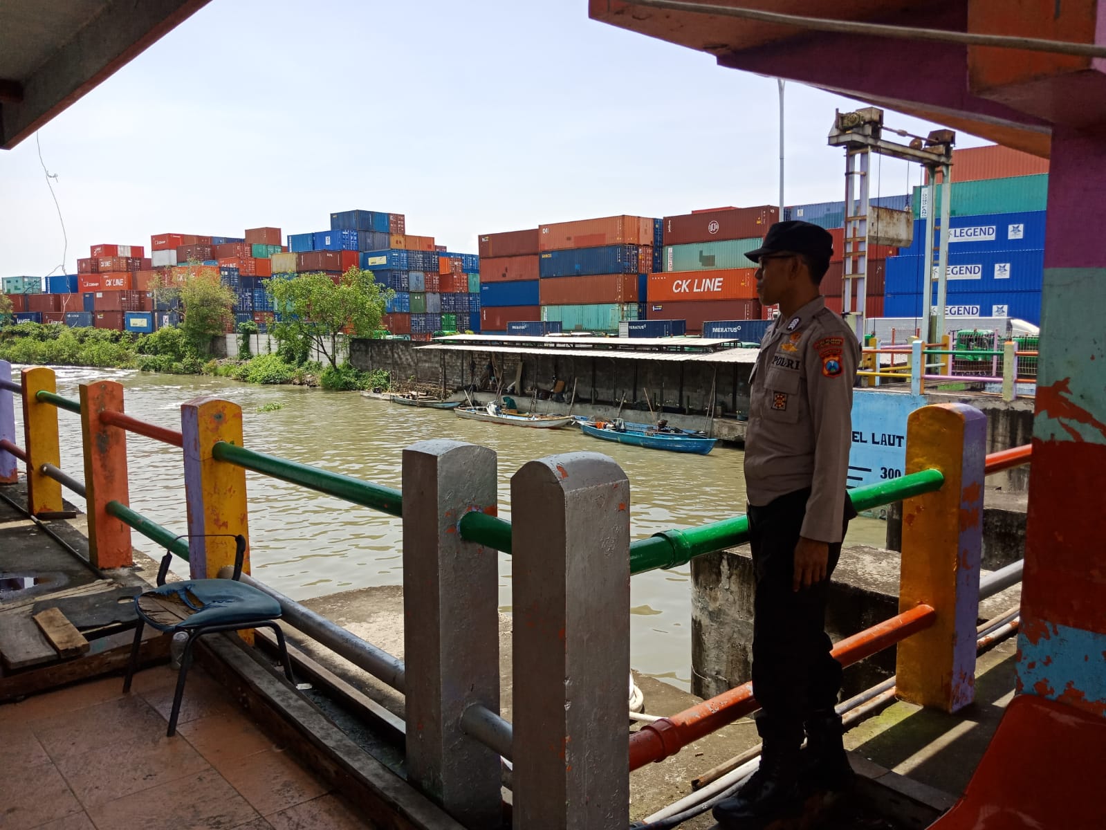 Polsek Asemrowo Laksanakan Pemeriksaan Debit Air Sungai dan Pompa Air, Antisipasi Adanya Tanda Tanda Banjir