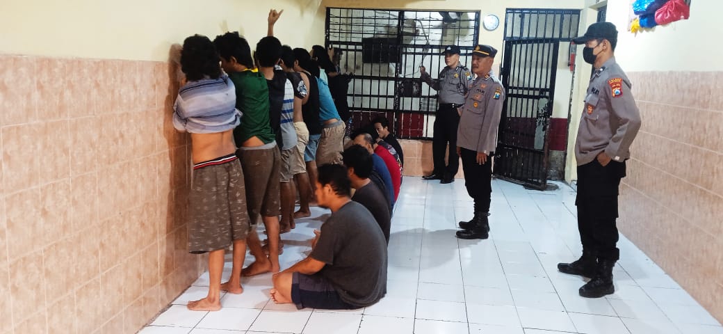 Polsek Krembangan Lakukan Kontrol Ruang Tahanan Rutin, Terpantau Dalam Kondisi Lengkap