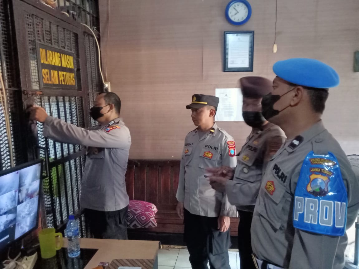 Polres Pelabuhan Tanjung Perak Pastikan Kesehatan Tahanan Melalui Pemeriksaan Rutin