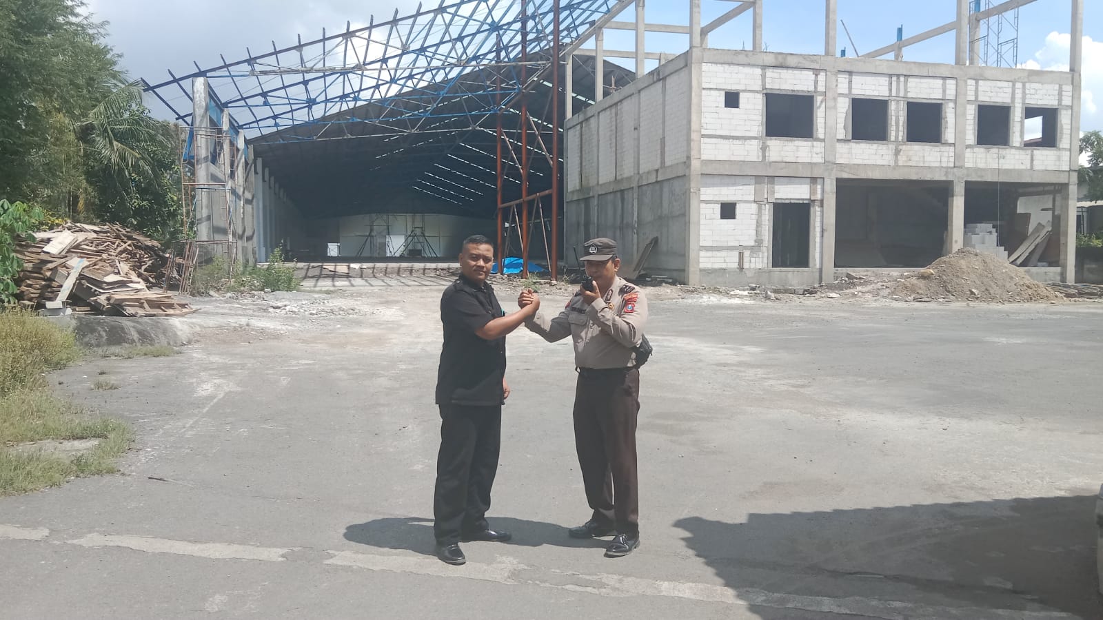 Polsek Asemrowo Sambang Area Pergudangan Margomulyo, Situasi Terpantau Aman Terkendali
