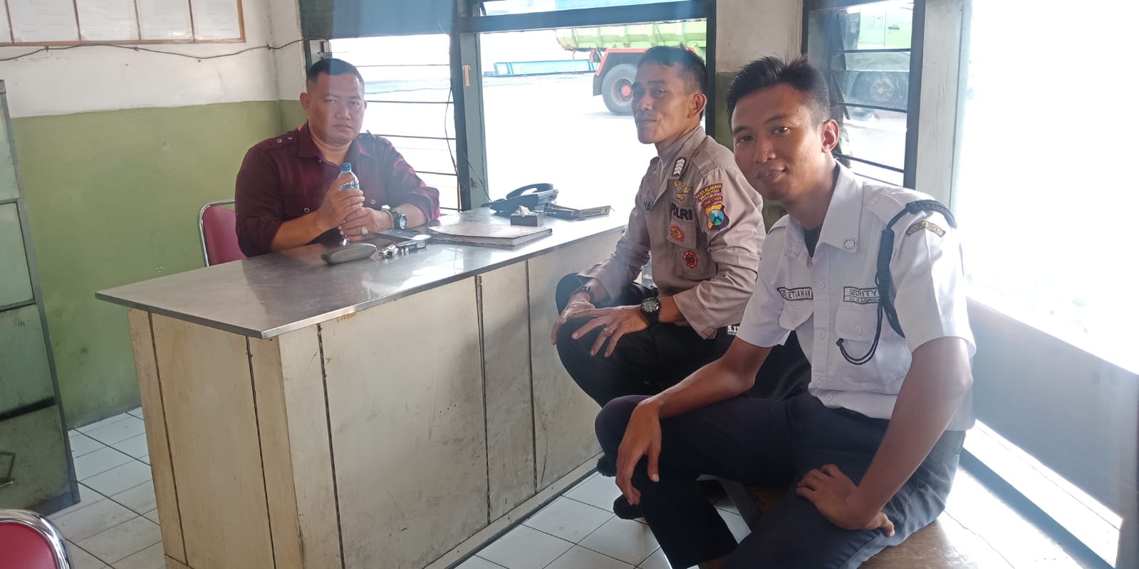 Polsek Asemrowo Laksanakan Patroli Pengamanan di Pergudangan Antisipasi Terjadinya Tindak Kerawanan 3C