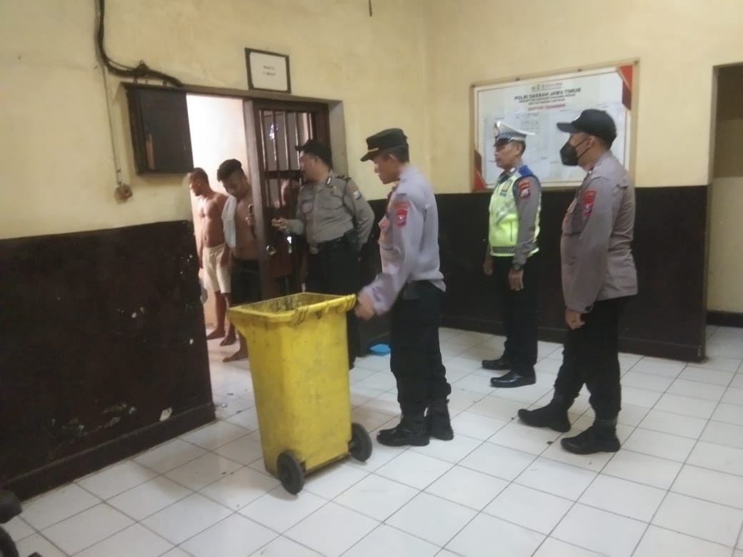 Polsek Pabean Cantikan Lakukan Pengecekan Ruang Tahanan Pagi, Antisipasi Masuknya Barang Terlarang
