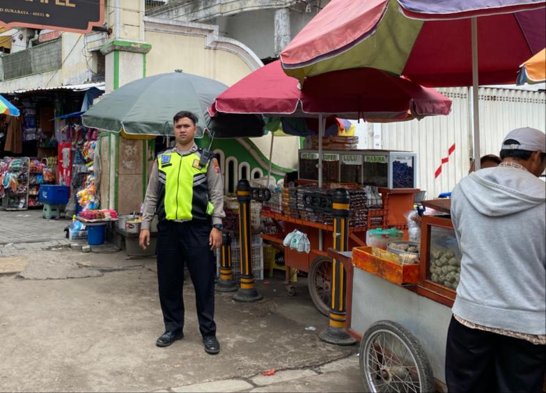 Polsek Semampir Laksanakan Patroli Harkamtibmas di Depan Pintu Masuk Religi Ampel, Waspada Adanya Kerawanan 3C