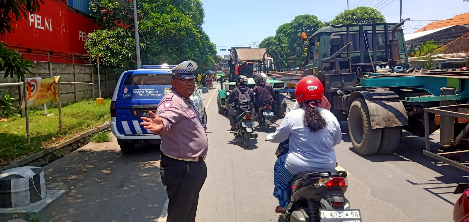 Polsek Krembangan Laksanakan Patroli Pengaturan Arus Lalu Lintas, Situasi Terpantau Aman Terkendali