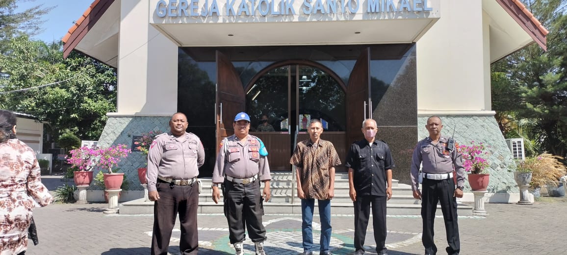 Polsek Krembangan Laksanakan Pengamanan Ibadah Misa di Gereja, Situasi Terpantau aman Terkendali