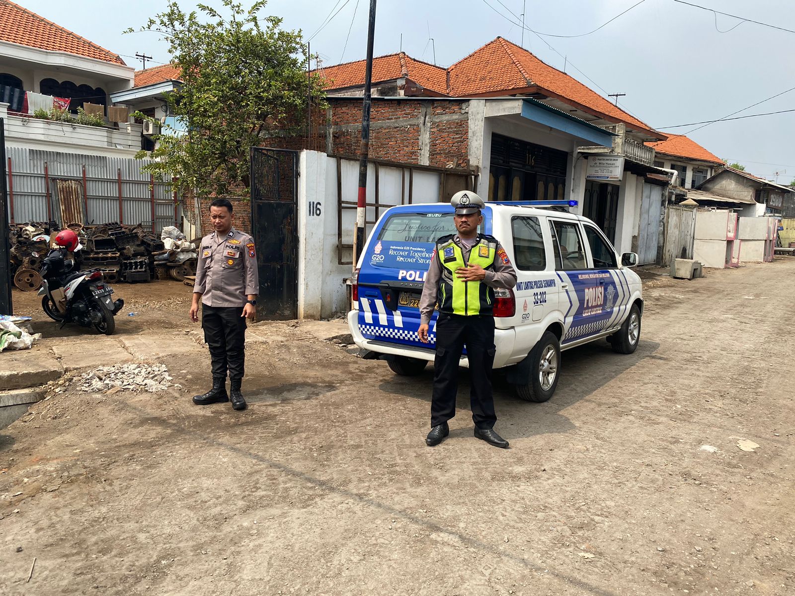 Polsek Semampir Patroli Keamanan di Jalan Sencaki untuk Menjaga Ketertiban dan Mencegah Kerawanan