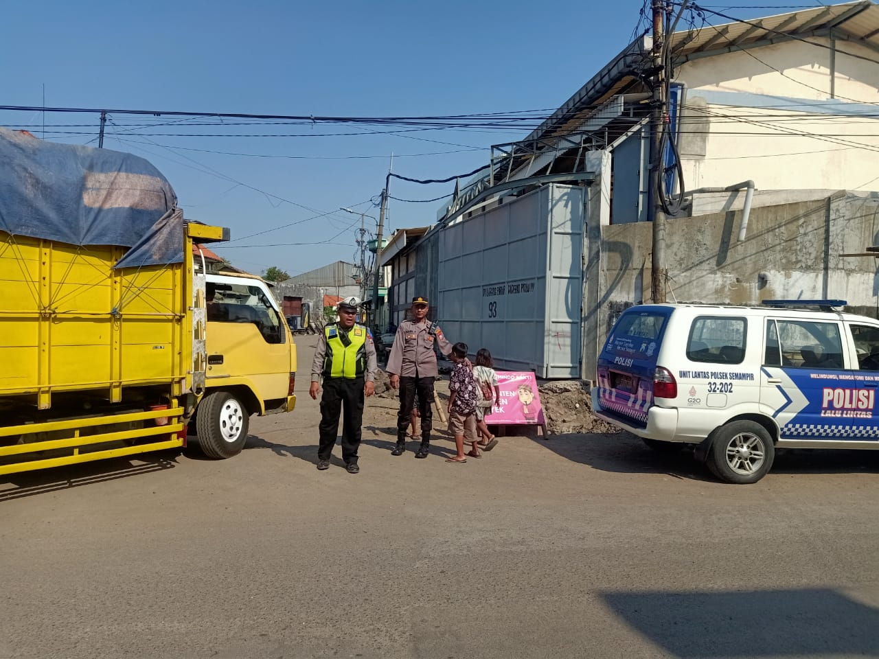 Polsek Semampir Laksanakan Patroli di Jalan Sencaki, Sampaikan Himbauan Kerawanan dan Antisipasi 3 Cepu