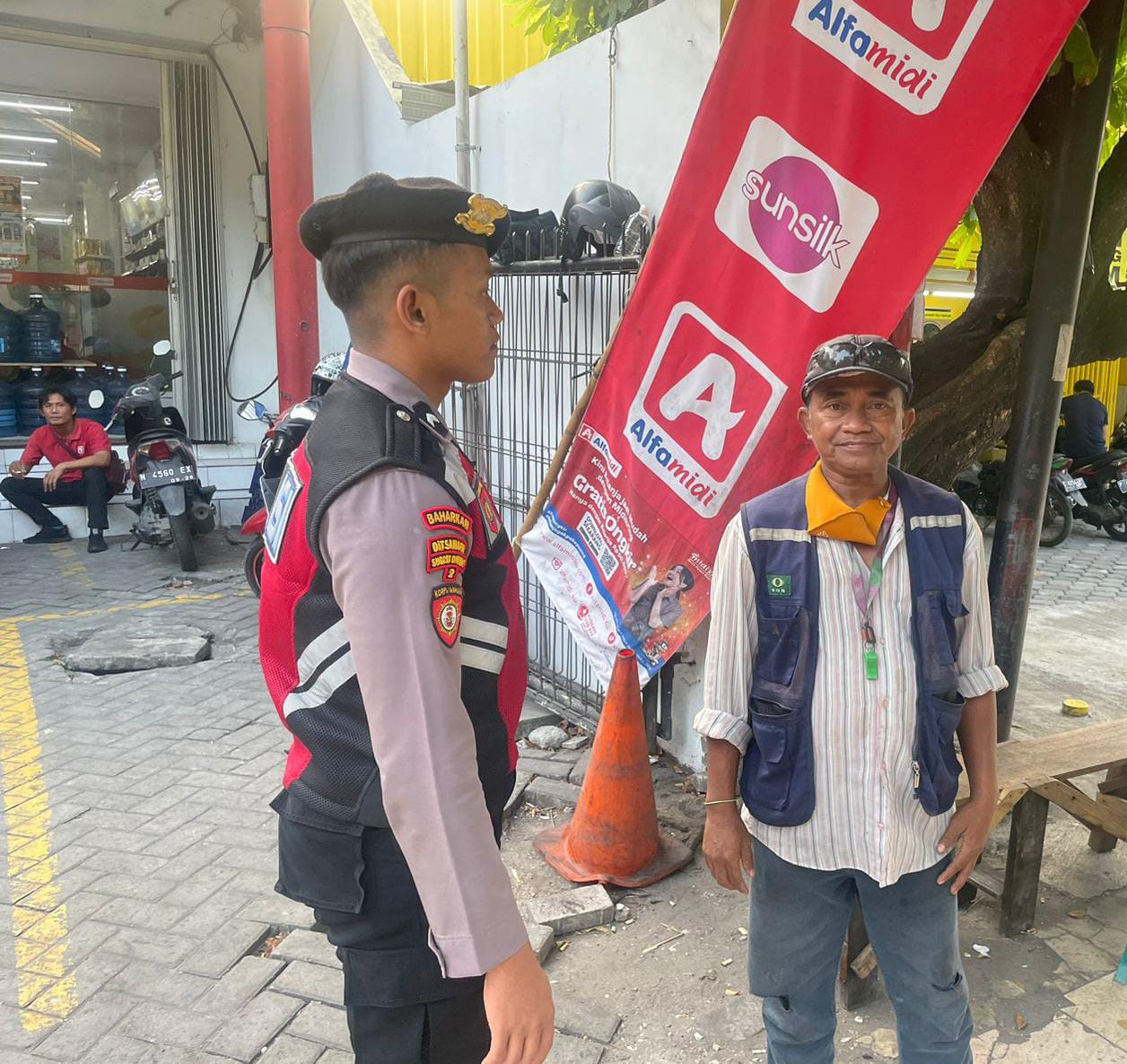 Polres Pelabuhan Tanjung Perak Laksanakan Patroli Dialogis, Waspada