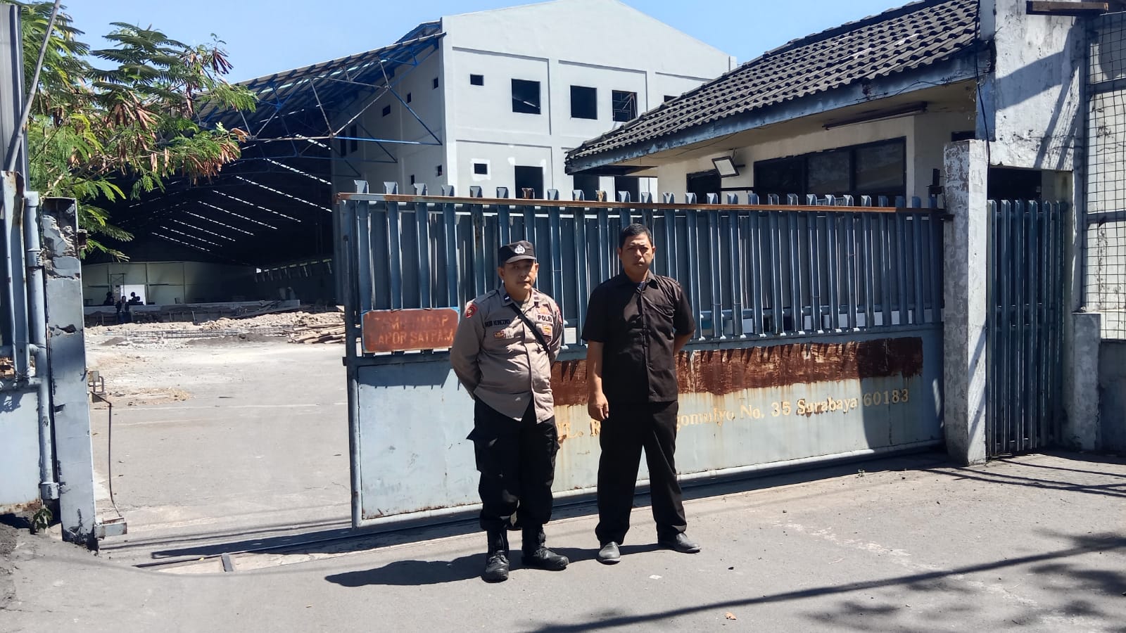 Polsek Asemrowo Melaksanakan Patroli Keamanan di Margomulyo, Sampaikan Pesan Harkamtibmas