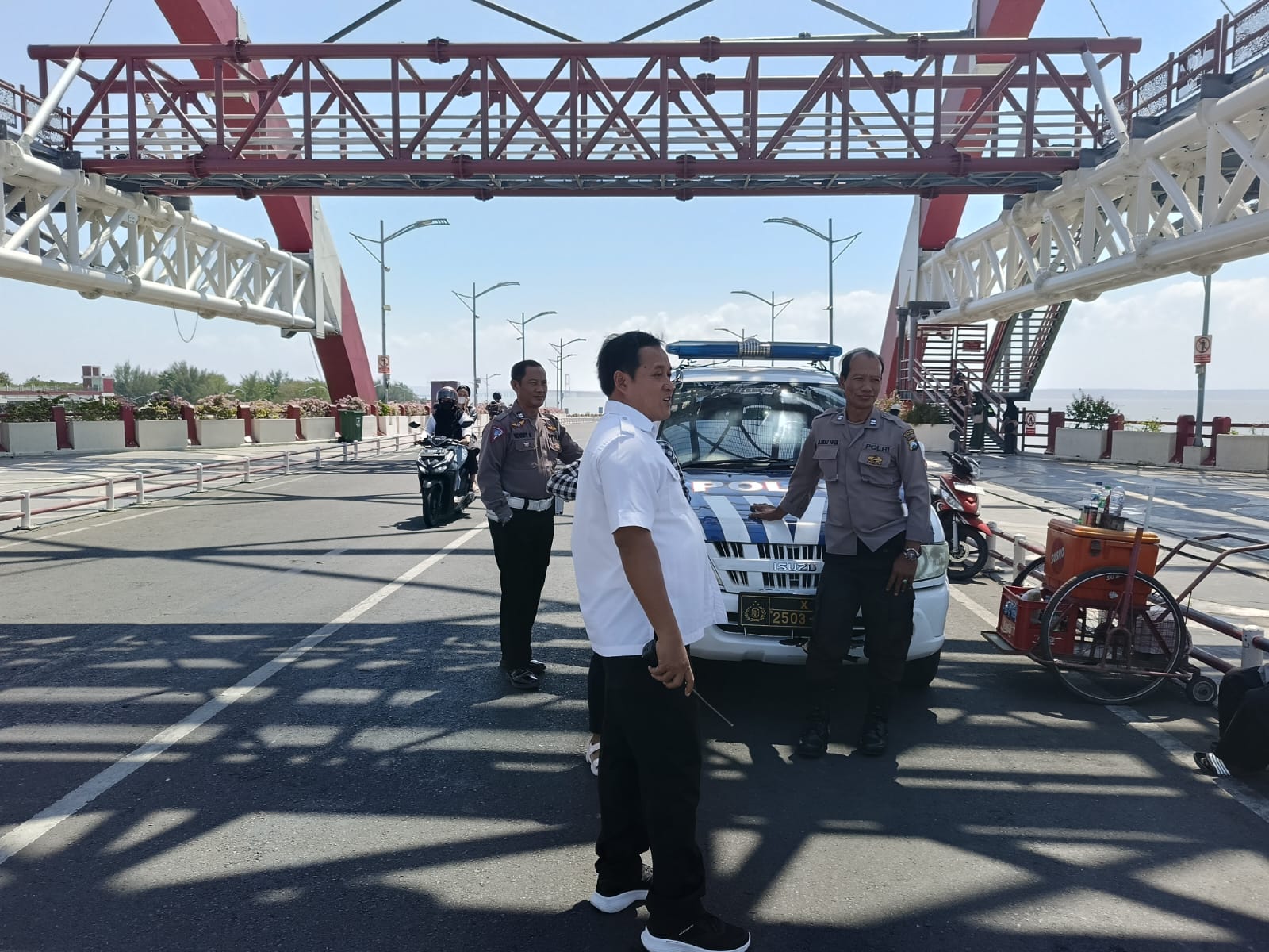 Polsek Kenjeran Laksanakan Giat patroli di Jembatan Suroboyo, Antisipasi Balap Liar dan 3C