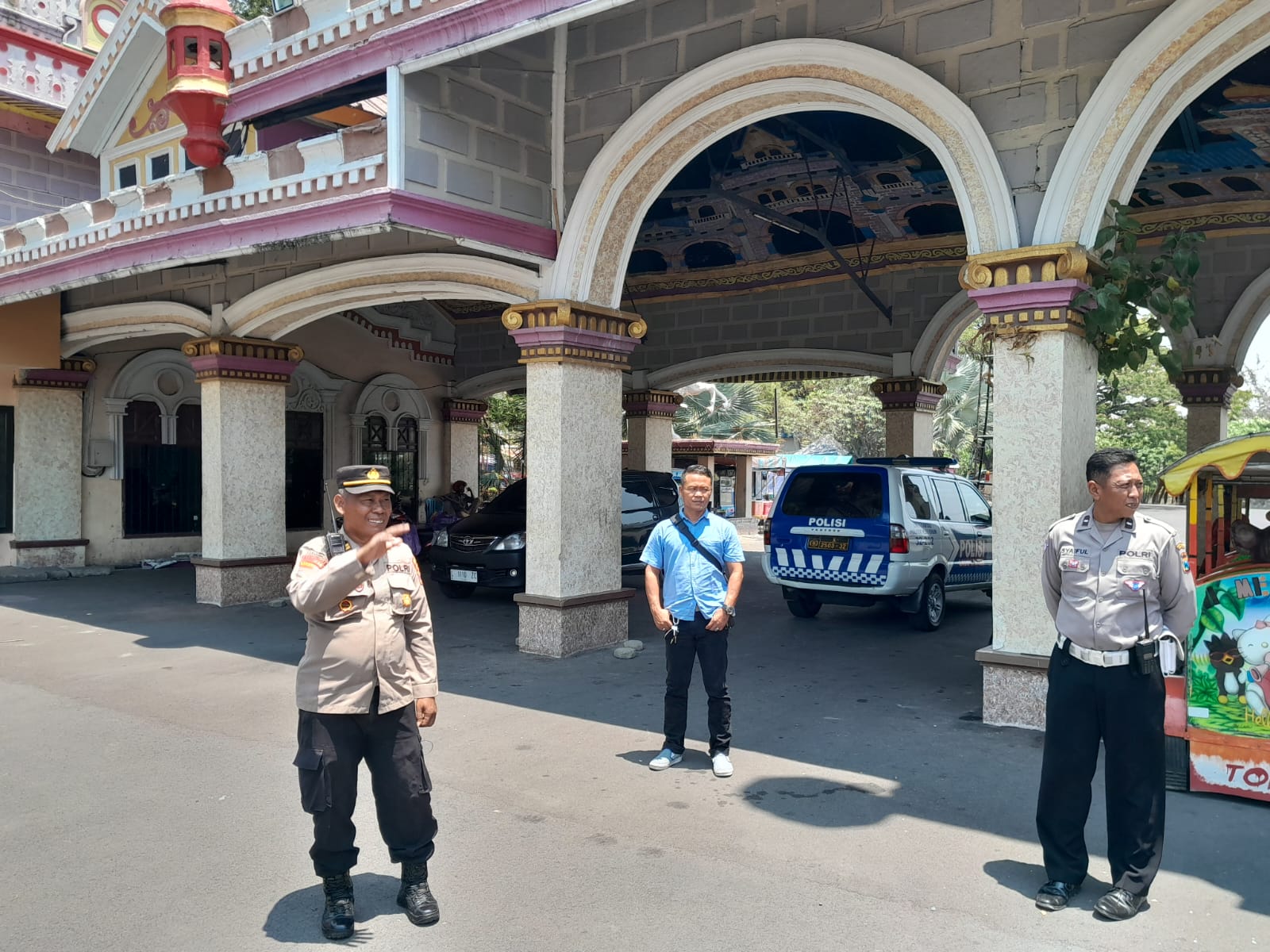 Polsek Kenjeran Melaksanakan Patroli Keamanan, Pastikan Tidak Ada Gangguan Kamtibmas di Kenjeran Park