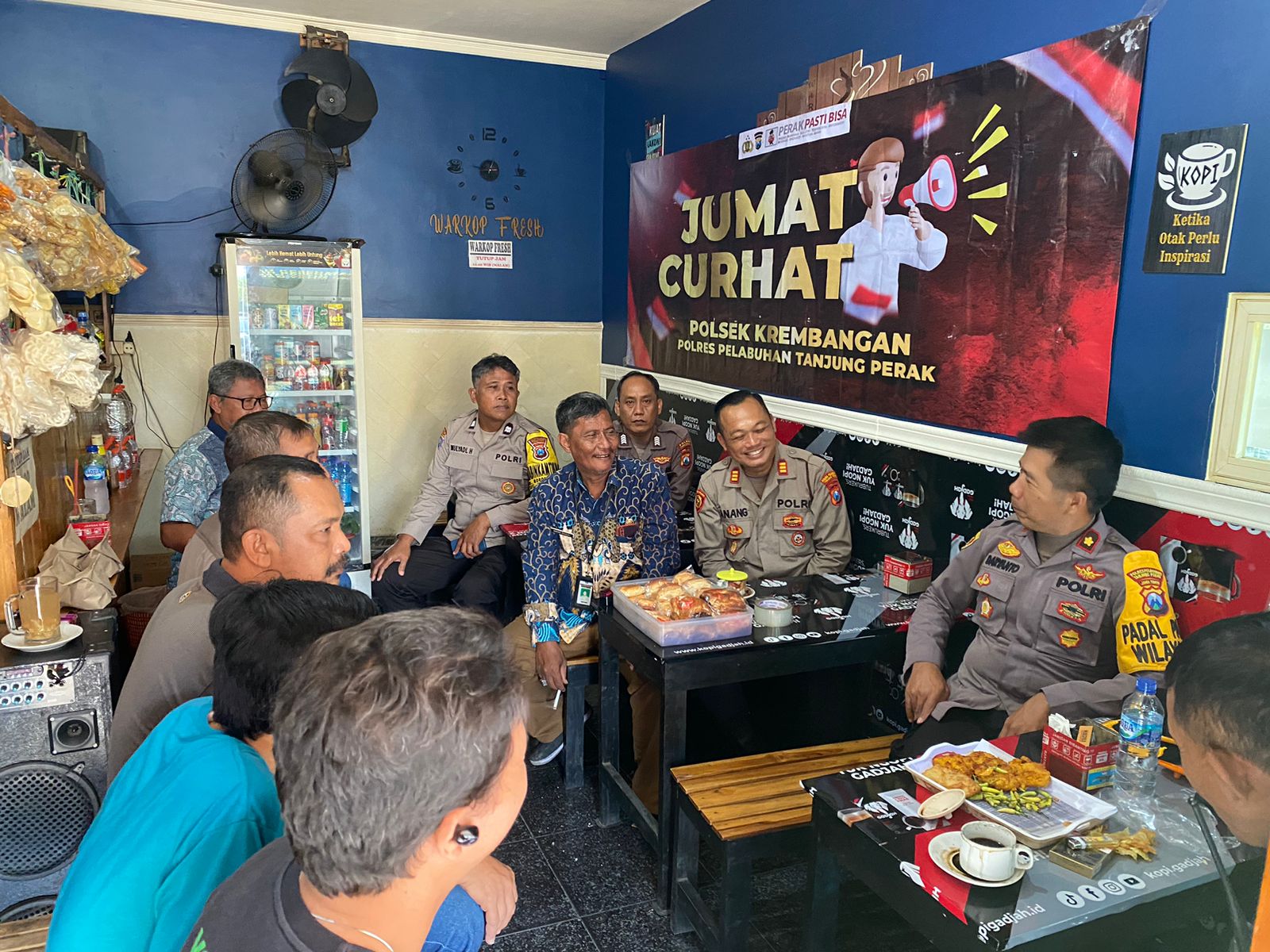 Polsek Krembangan Adakan Jumat Curhat di Warkop Fresh, Gang Lebar Jalan Ikan Gurami