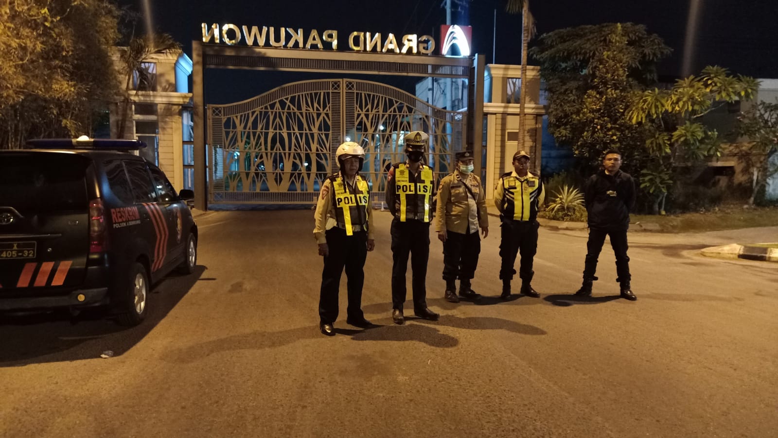 Polsek Asemrowo Melaksanakan Patroli Antisipasi Kriminalitas di Perumahan Grand Pakuwon