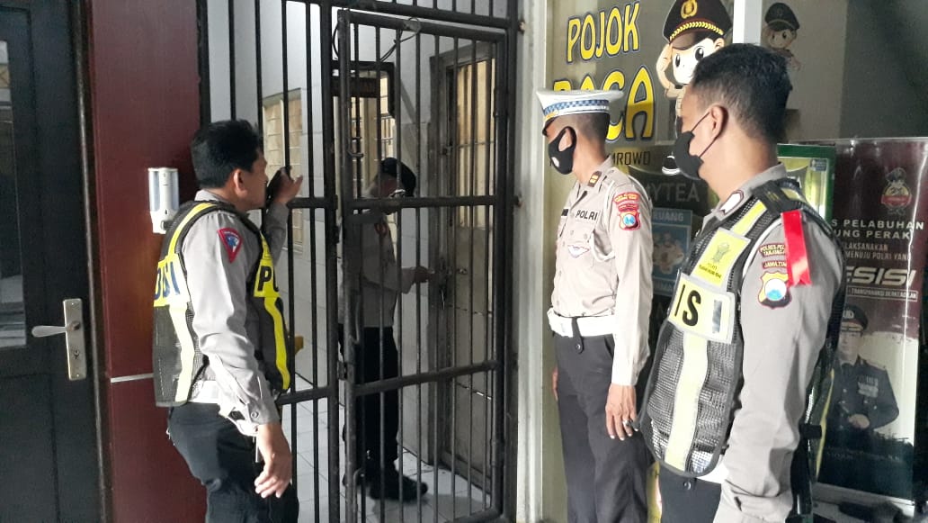 Polsek Asemrowo Rutin Lakukan Pengecekan Ruang Tahanan untuk Mencegah Penyelundupan Barang Terlarang