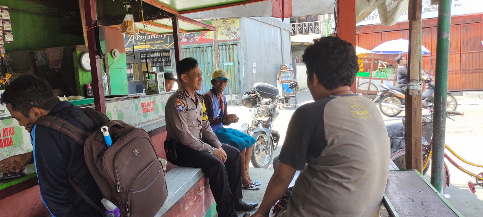 Polsek Semampir Jalin Komunikasi dengan Warga Ar-Rayyan dalam Rangka Kamtibmas