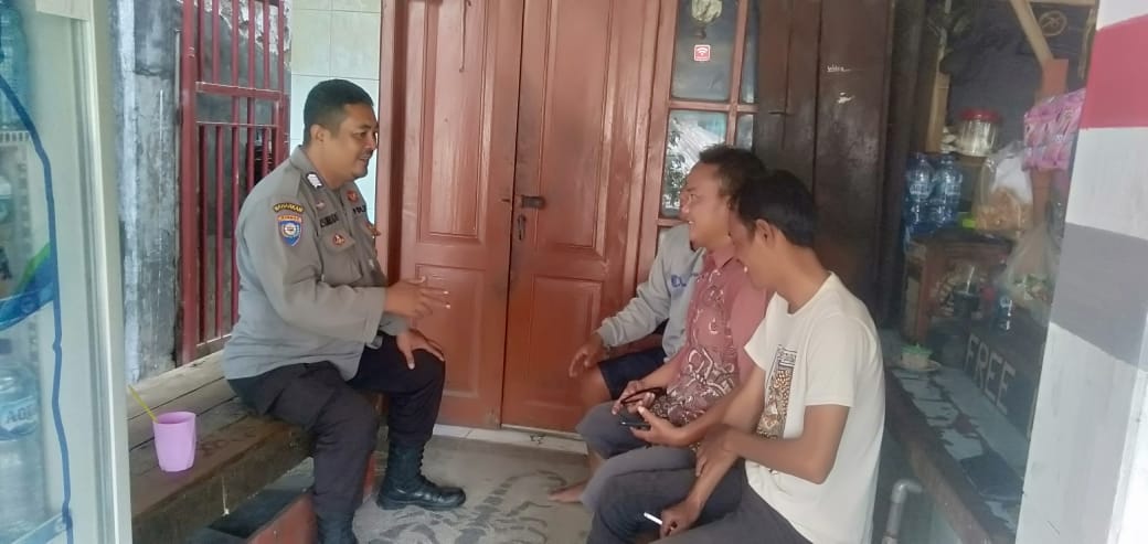 Bhabinkamtibmas Polres Tanjung Perak Berikan Penyuluhan Bahaya Narkoba di Kampung Bebas Narkoba
