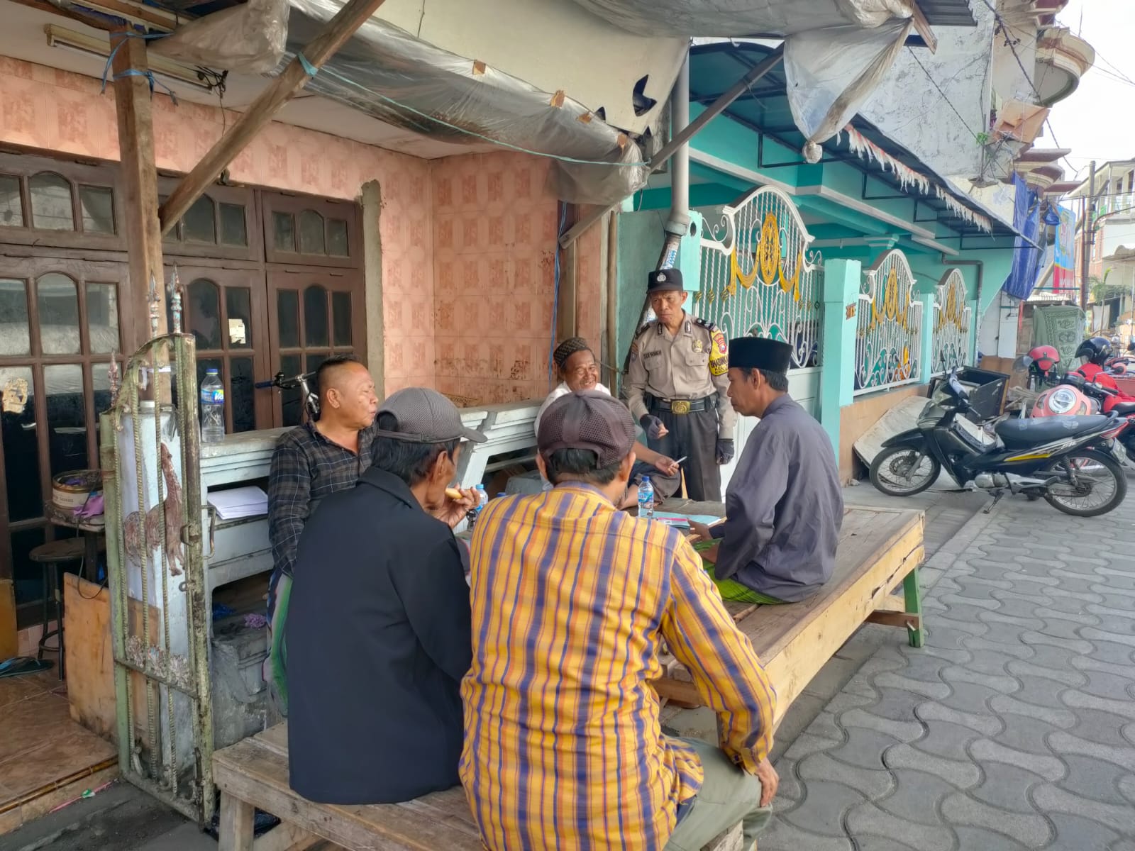 Polsek Semampir Bangun Kedekatan dengan Warga, Sampaikan Himbauan Harkamtibmas dan Antisipasi Hoax