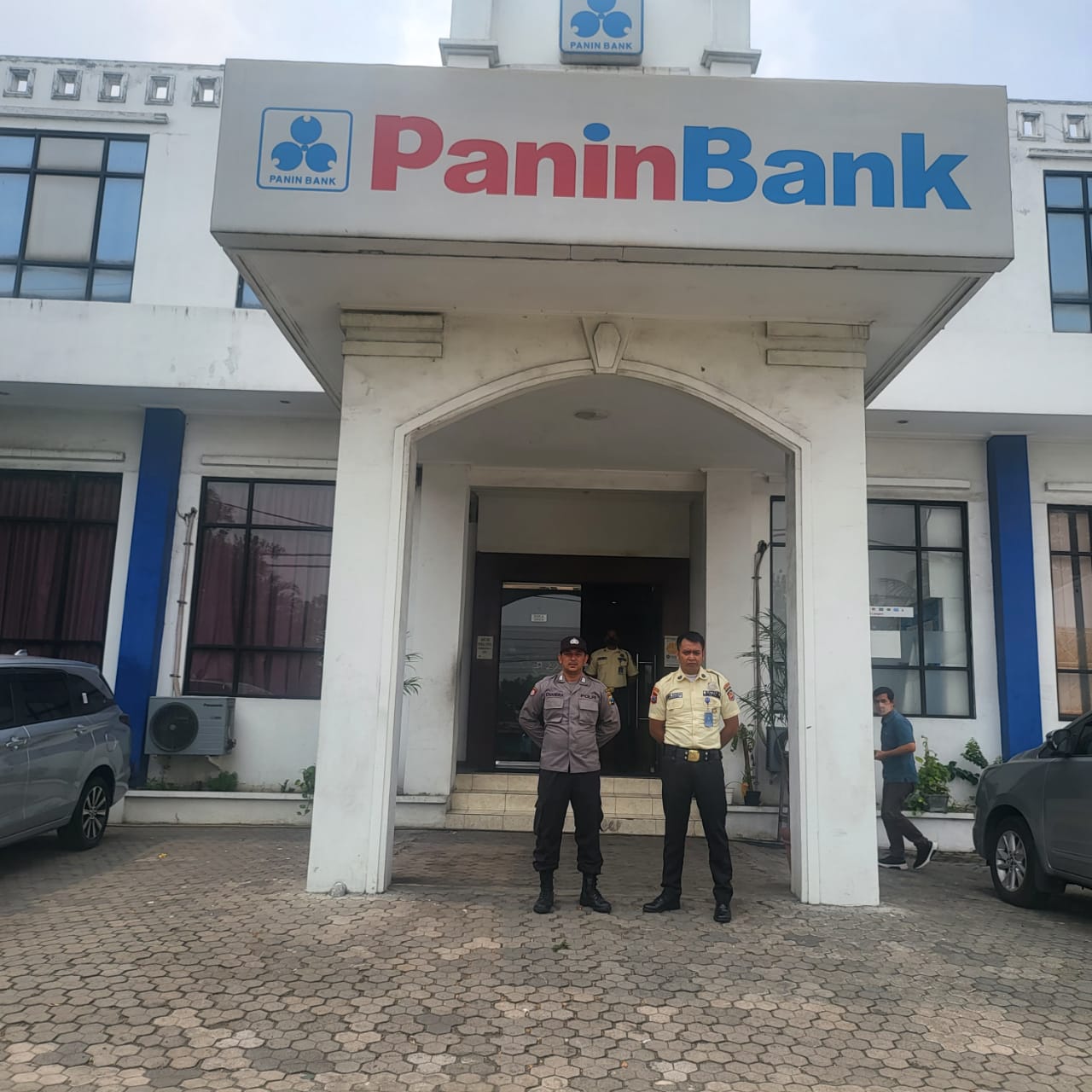Polsek Asemrowo Laksanakan Pemantauan Keamanan di Bank, Pastikan Tidak Ada Kerawanan