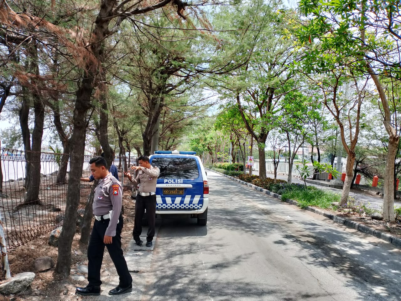 Polsek Kenjeran Melaksanakan Patroli Keamanan Tempat Wisata, Cegah Tindak Kriminalitas