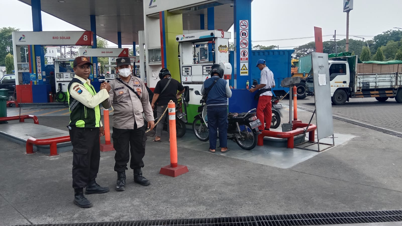Polsek Asemrowo Laksanakan Patroli Keamanan SPBU, Cegah Adanya Potensi Kriminal 3C