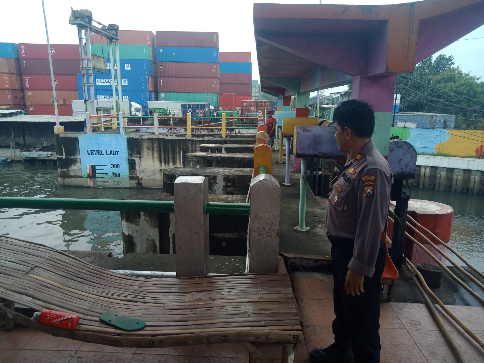 Polsek Asemrowo Melaksanakan Patroli Pengecekan Debit Pompa Air, Antisipasi Adanya Potensi Banjir