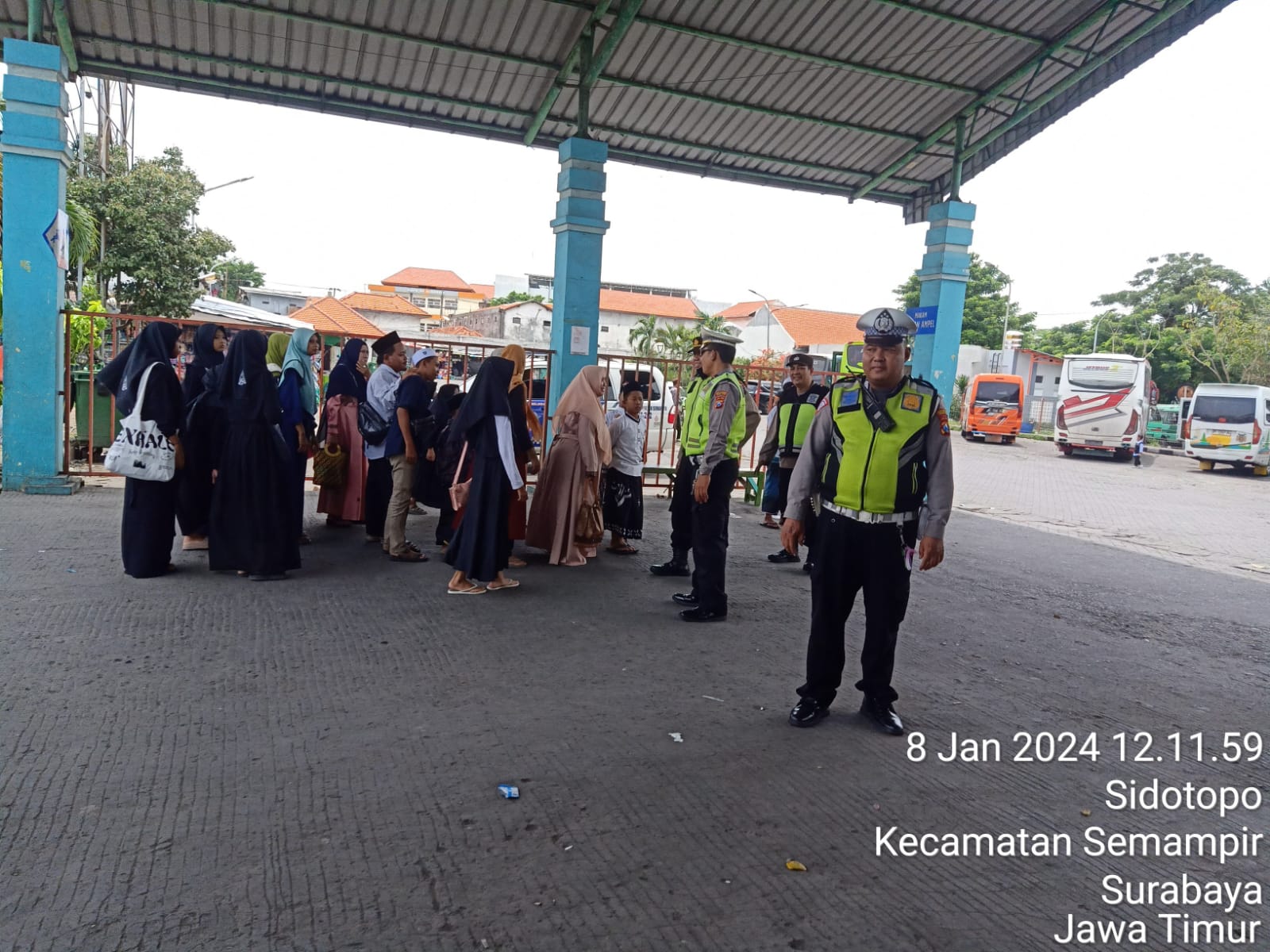 Polsek Semampir Cegah Tindak Kejahatan di Terminal Ampel Melalui Patroli dan Himbauan Kamtibmas