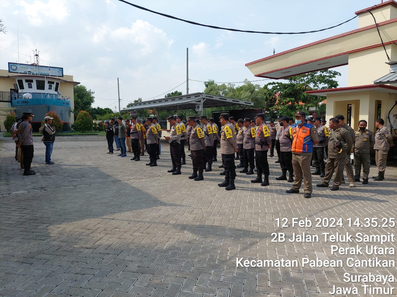 Kapolsek Pabean Cantikan Pimpin Apel Kesiapan Pengawalan Distribusi Logistik Pemilu