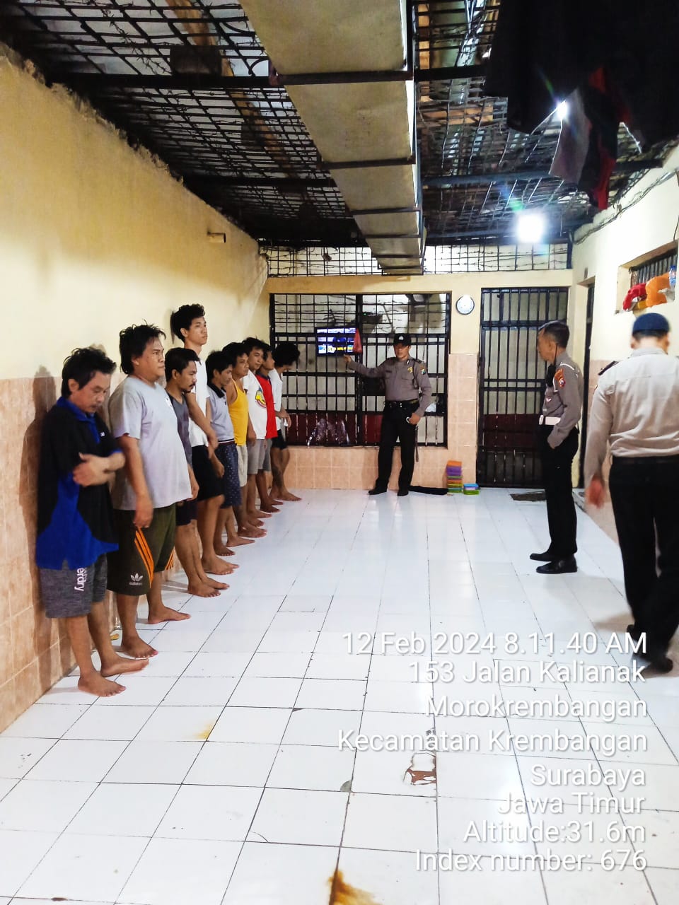 Polsek Krembangan Gelar Pengecekan Rutin Ruang Tahanan, Pastikan Tahanan Sehat dan Bebas Barang Terlarang