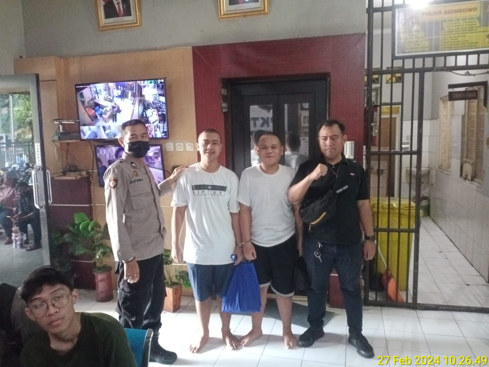 Polsek Asemrowo Kirim Dua Tahanan Kasus Kriminal ke Kejaksaan Tanjung Perak dan Lakukan Pemeriksaan Rutan