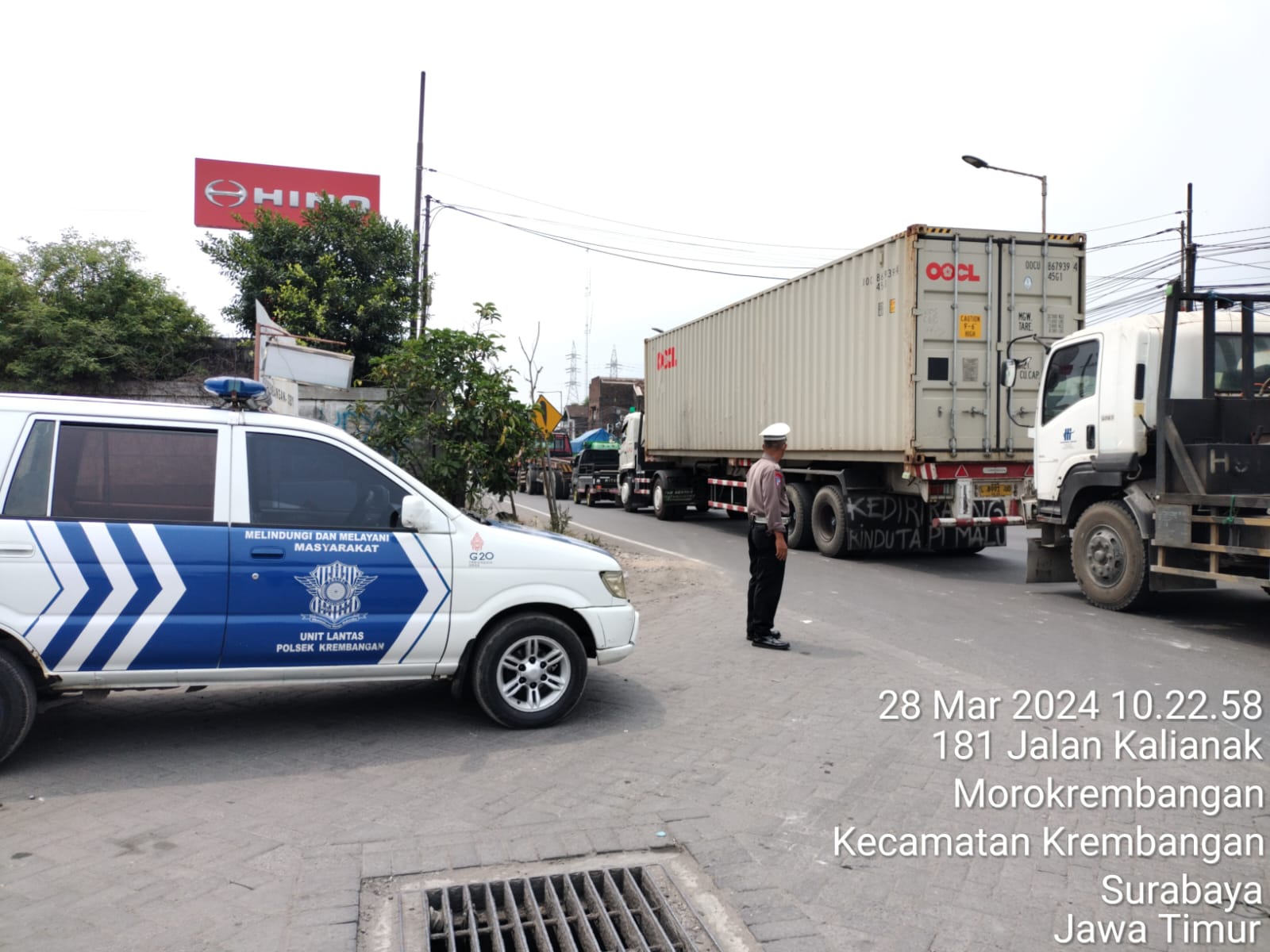 Polsek Krembangan Intensifkan Patroli Lalu Lintas di Jalan Kalianak untuk Cegah Laka Lantas dan Kemacetan