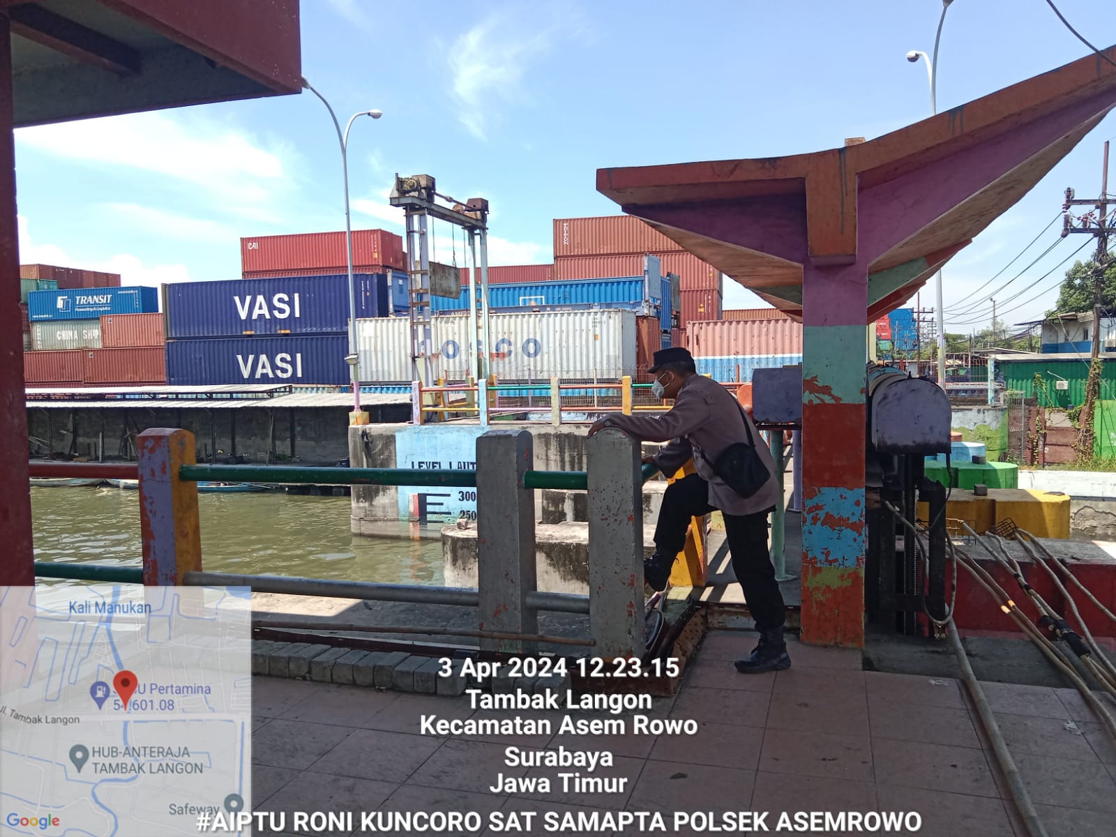 Pantau Ketinggian Debit Pompa Air Sungai Balongn II, Polsek Asemrowo Antisipasi Adanya Potensi Banjir