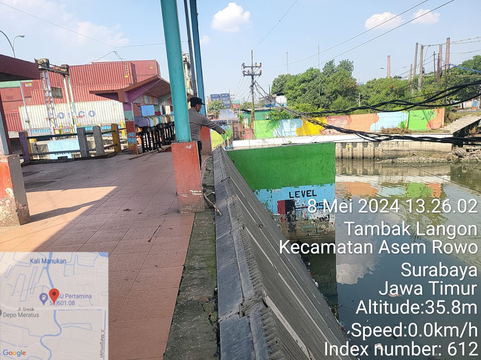 Polsek Asemrowo Melaksanakan Pengecekan Debit Rumah Air Pompa Balong, Antisipasi Adanya Potensi Banjir