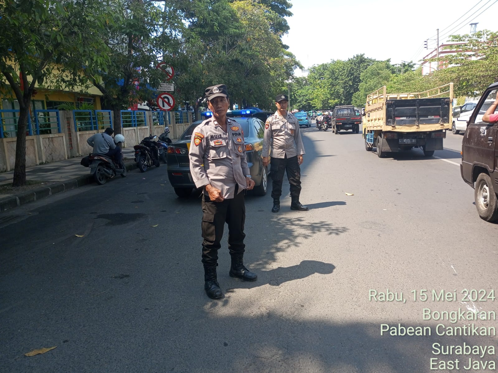 Polsek Pabean Cantikan Gencar Lakukan Patroli, Antisipasi Parkir Liar dan Kemacetan di Depan Pintu Masuk Pasar Atom