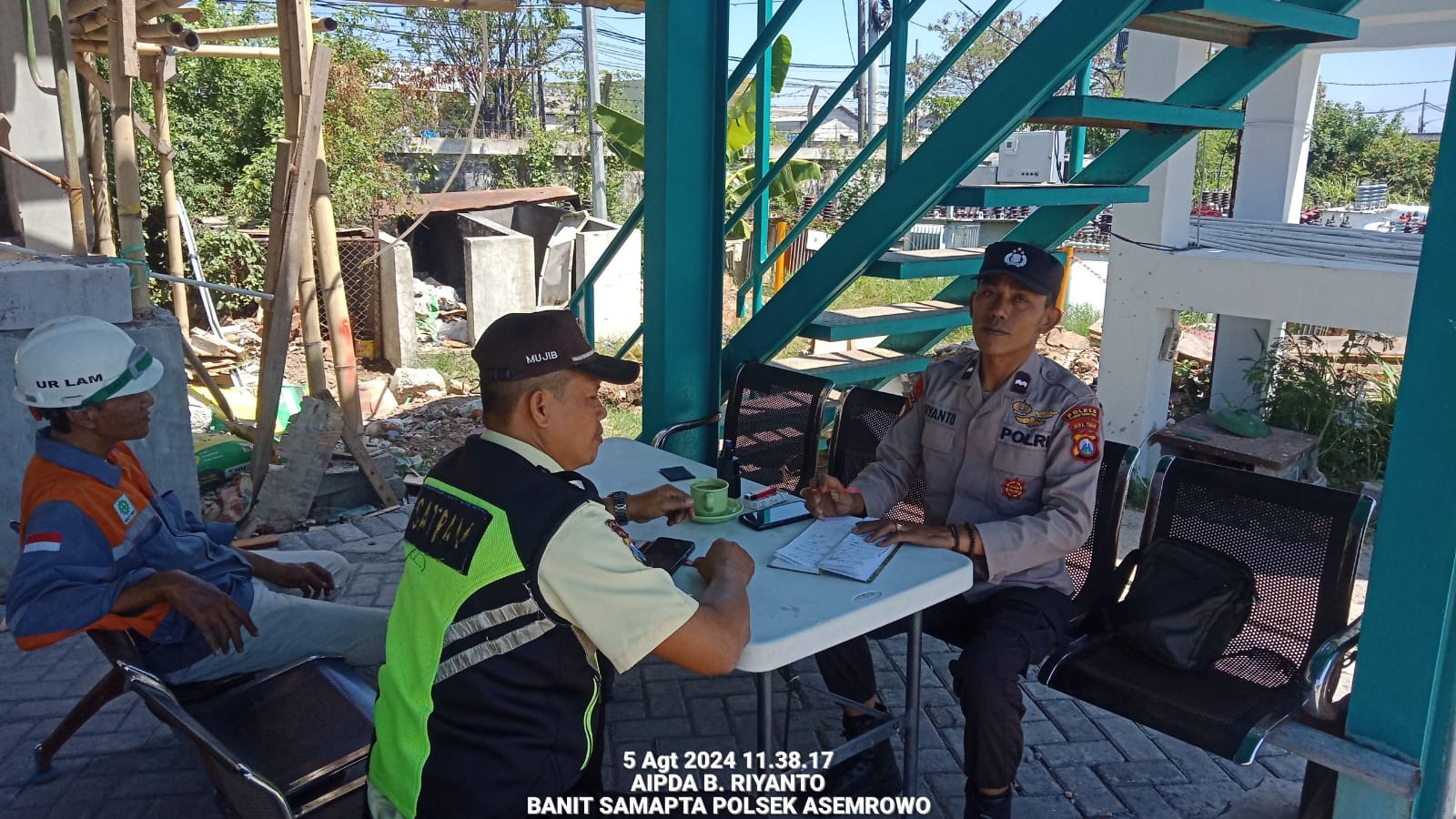 Polsek Asemrowo Laksanakan Patroli Keamanan Cegah Tindak Kriminalitas 3C di Pergudangan Tambak Langon