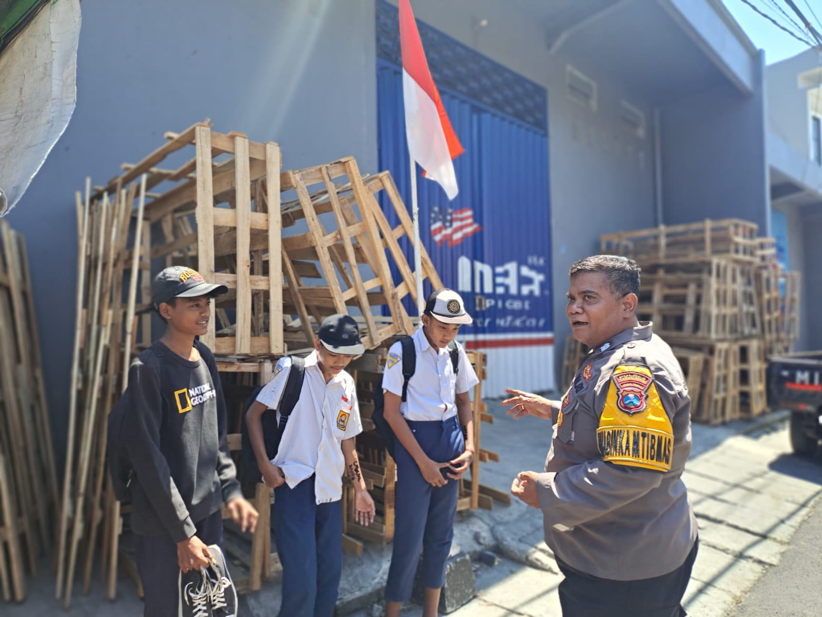 Bhabinkamtibmas Tanjung Perak Berikan Himbauan Kamtibmas di Rusun Indrapura